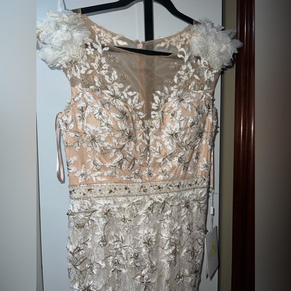 High neck shoulder flower detail mermaid gown - Picture 6 of 11